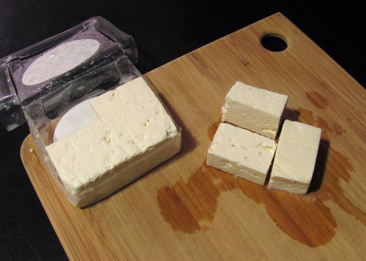 Как отличить сыр. Фета сыр для торта. Сыр Фета фото. Сыр Фета плавится или нет. Толстеют ли от сыра.