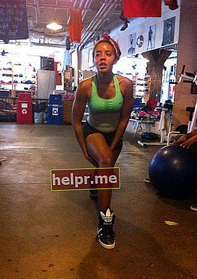 Angela Simmons haciendo ejercicio