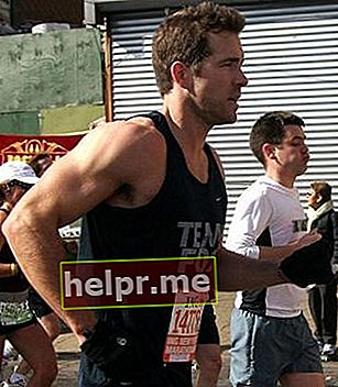 Raiens Reinoldss, skrienot maratonā