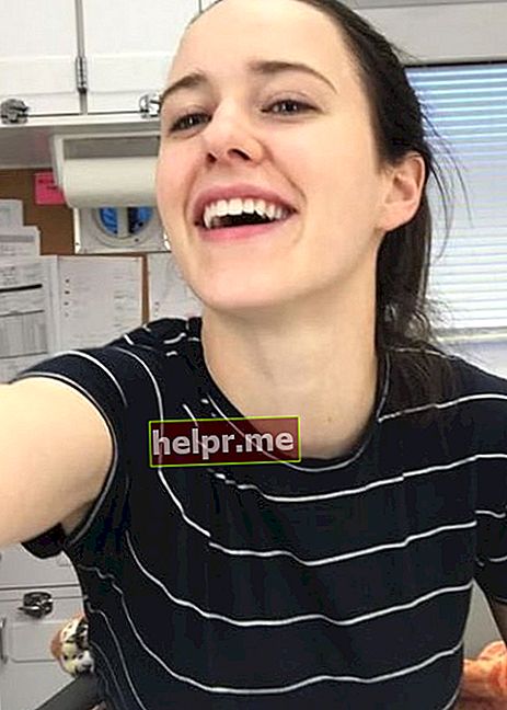 Rachel Brosnahan en una selfie l'agost del 2018