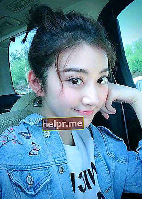 Jing Tian luciendo linda en una selfie de mayo de 2017