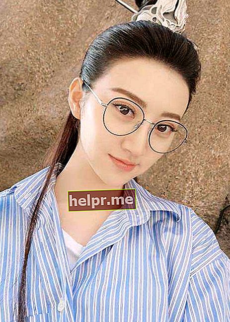 Jing Tian con gafas en una selfie en junio de 2017