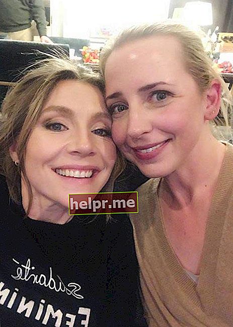 Sarah Chalke (à esquerda) com Alicia Goranson em uma selfie em março de 2018