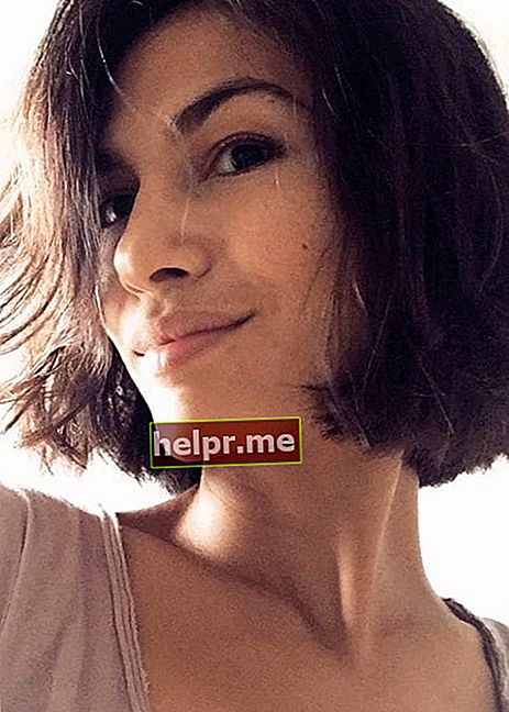 Élodie Yung într-un selfie pe Instagram, văzut în iunie 2017