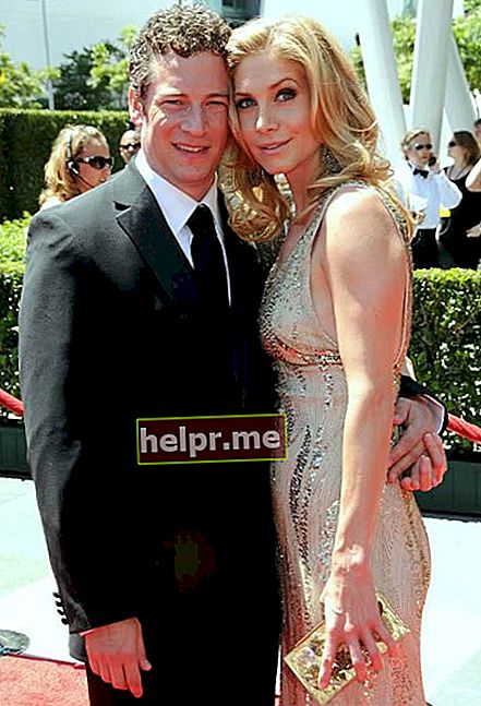 Elizabeth Mitchell i Chris Soldevilla als Creative Arts Emmy Awards l'agost de 2010