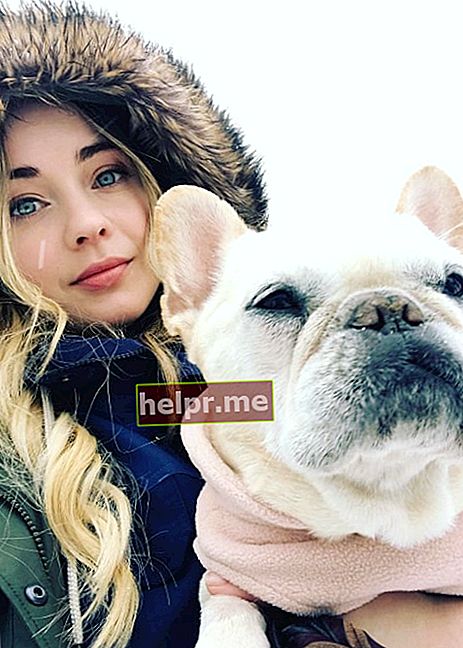 Hannah Kasulka como se ve en una selfie con su mejor amiga Leala en abril de 2018