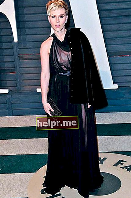 Scarlett Johansson durant la Vanity Fair Oscar Party 2017