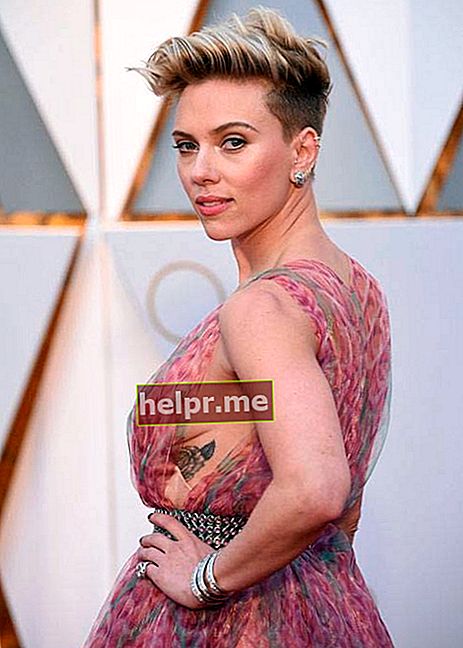 Scarlett Johansson 2017 m. „Oskarų“ ceremonijoje Holivude
