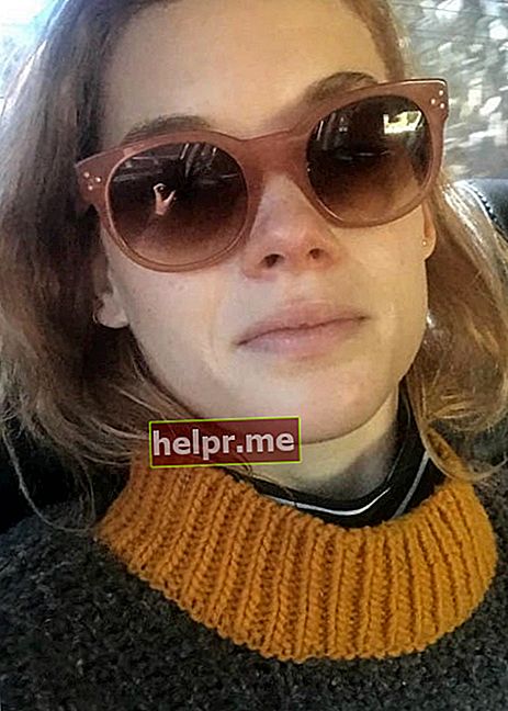 Jane Levy en una selfie en abril de 2018
