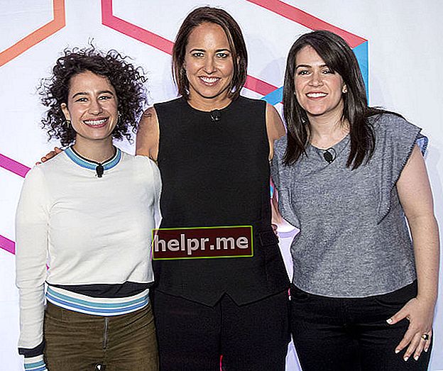 La editora en jefe de Marie Claire, Anne Fulenwider (centro), entrevistó a Abbi Jacobson e Ilana Glazer (izquierda) durante la Semana de Internet en Nueva York en mayo de 2015