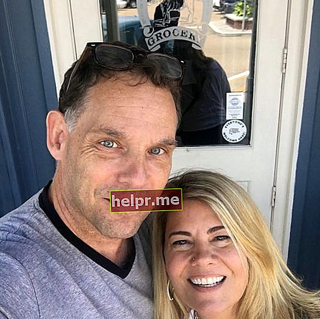 Lisa Whelchel și Pete Harris într-un selfie în august 2019
