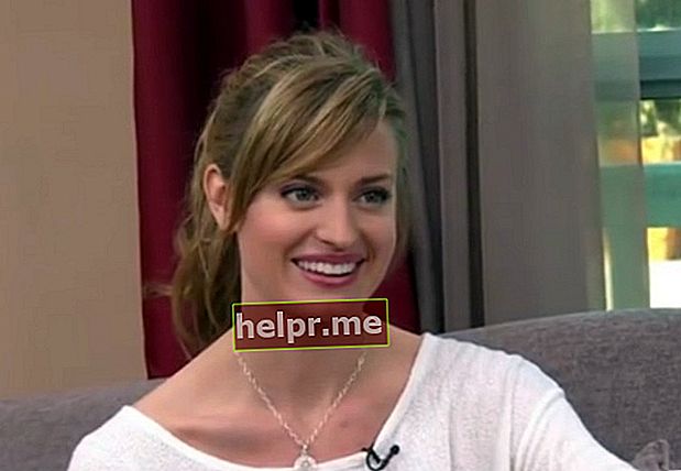 Brooke D’Orsay en un fotograma del programa de chat en 2014 donde comparte sobre su película original de Hallmark Channel "Junio ​​en enero"