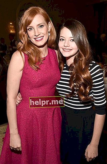 Mackenzie Foy con Jessica Chastain en la 15a edición de los Premios AFI 2014