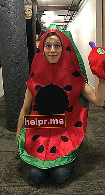 Marina Squerciati posando con su lindo traje de Halloween en noviembre de 2018