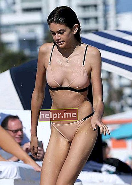 Kaia Gerber en bikini en Miami Beach en diciembre de 2016