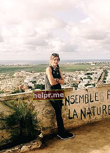 Jolene Blalock zoals te zien op een foto die in augustus 2015 werd genomen bij Phare des Mamelles in Senegal