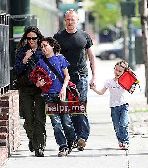 Jennifer Connelly și Paul Bettany cu familia