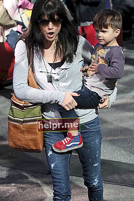 سلمى بلير مع ابنها آرثر في يناير 2015
