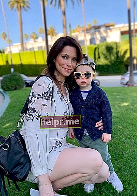 जनवरी 2019 में कैलिफोर्निया के बेवर्ली हिल्स में बेवर्ली हिल्स होटल में अपने बेटे के साथ एक तस्वीर में कोर्टनी हेंगेलर को देखा गया