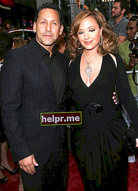 Leah Remini y su esposo Angelo Pagan en el estreno de 'El Cantante' en julio de 2007