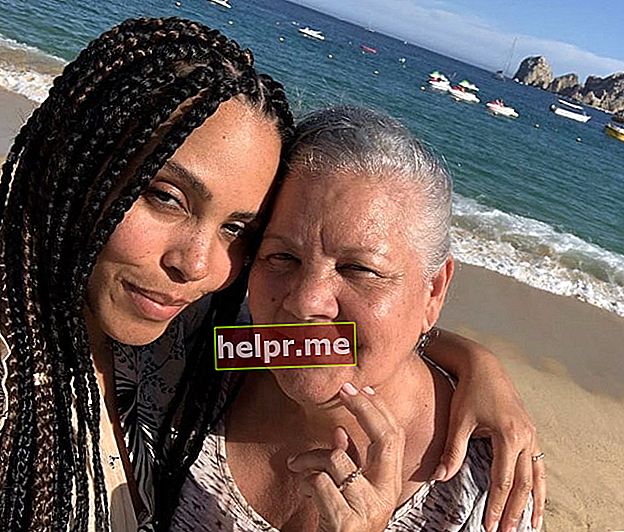Amirah Vann își face un selfie alături de mama ei