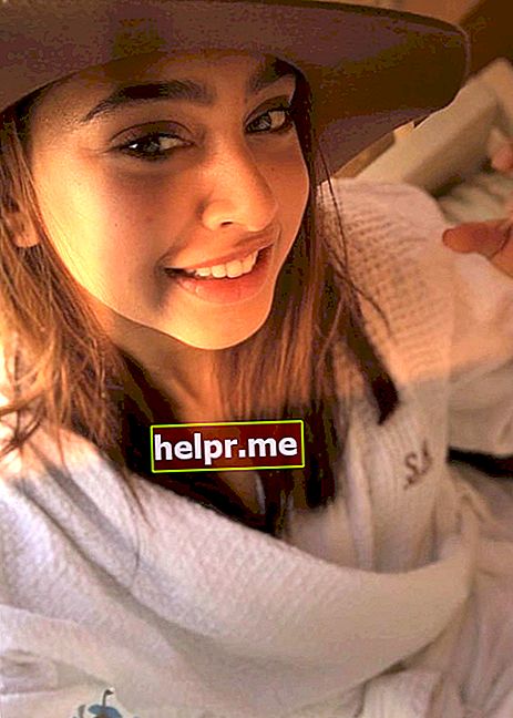 ניטי טיילור כפי שהיא נראית בתמונת סלפי שצולמה ביוני 2019