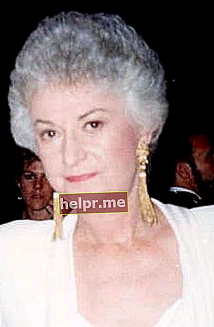 Bea Arthur kako se vidi na fotografiji snimljenoj na dodjeli Emmyja 1987. godine