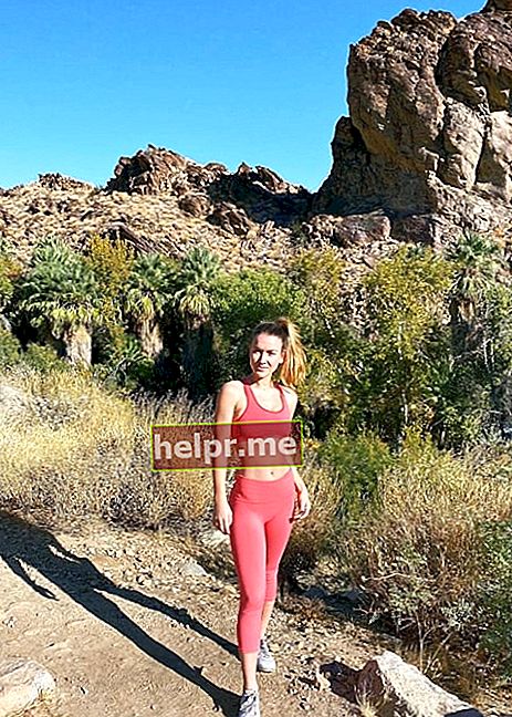 Nathalia Ramos como se ve mientras muestra su cuerpo tonificado en una foto tomada en Indian Canyons, Palm Springs en el condado de Riverside, California, Estados Unidos en noviembre de 2019