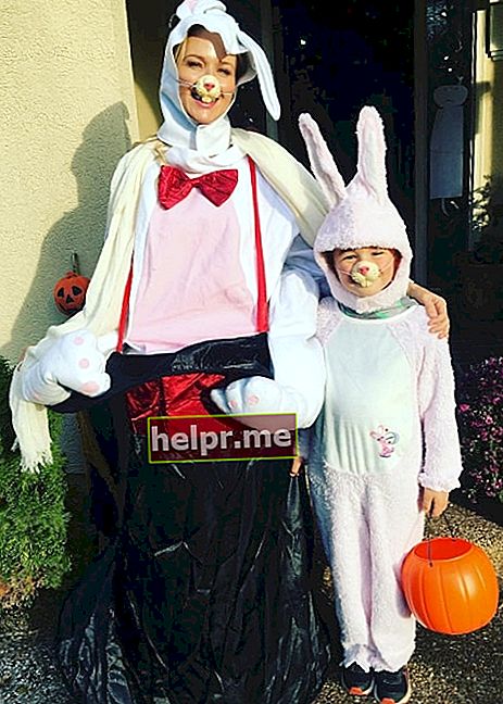 Jewel vestida para o Halloween com seu filho em novembro de 2017