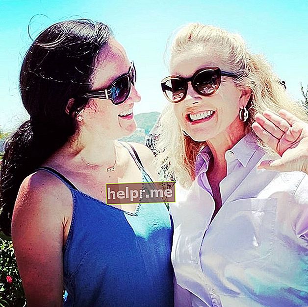Melody Thomas Scott (dreapta) și fiica ei Alexandra Danielle Yeaggy în Beverly Hills, California, în iulie 2020