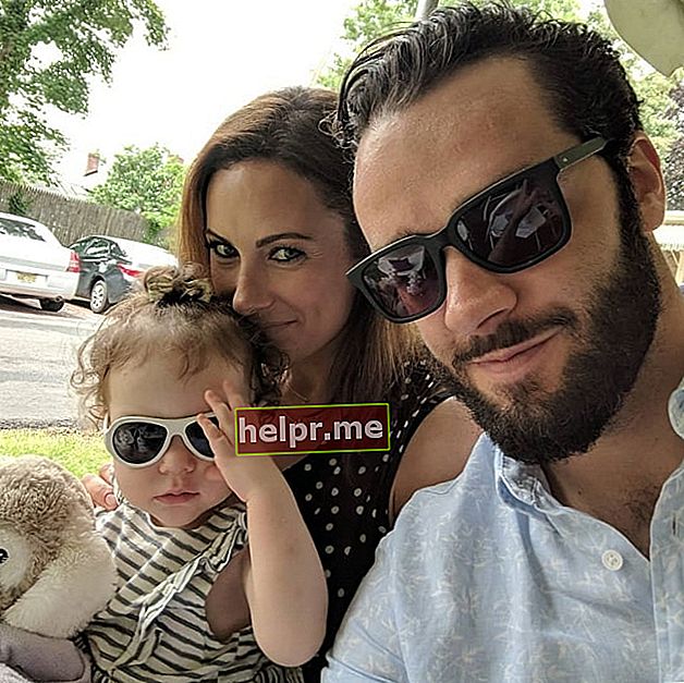 Laura Benanti a fost văzută într-un selfie realizat împreună cu soțul ei Patrick Brown și fiica lor Ella Rose în iunie 2018
