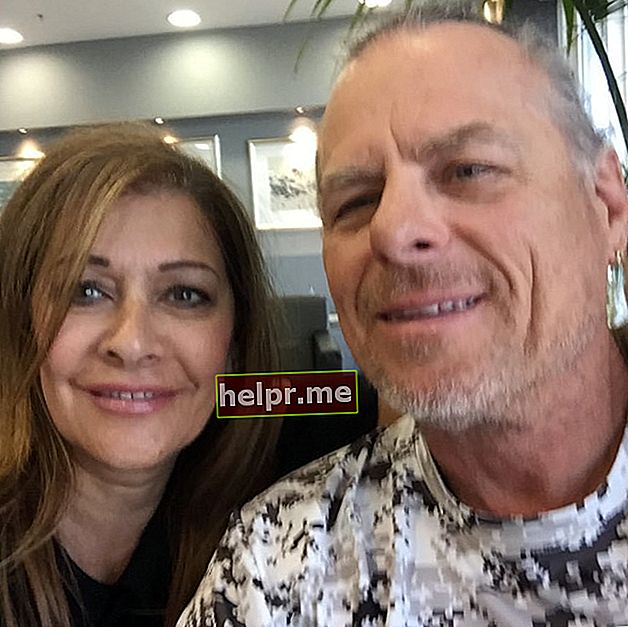 Marina Sirtis, așa cum se vede într-o imagine cu soțul ei Michael Lamper, la aeroportul din Atena, în august 2018