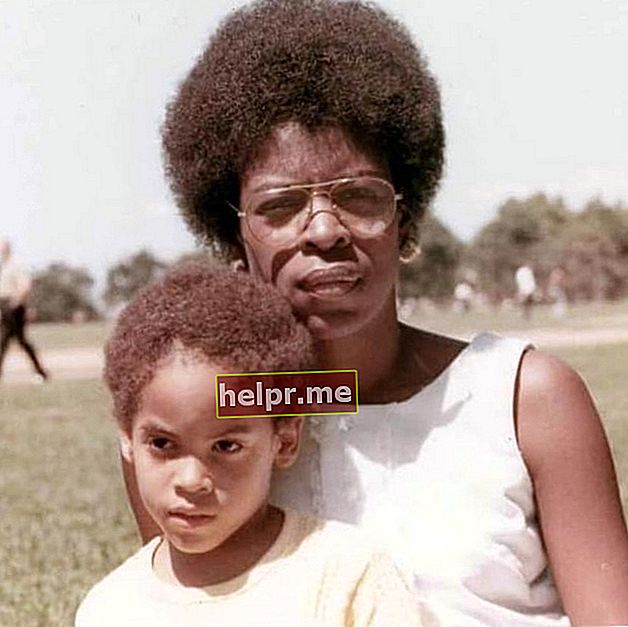 Roxie Roker așa cum se vede într-o fotografie care a fost făcută cu fiul ei cântăreț și compozitor Lenny Kravitz în trecut