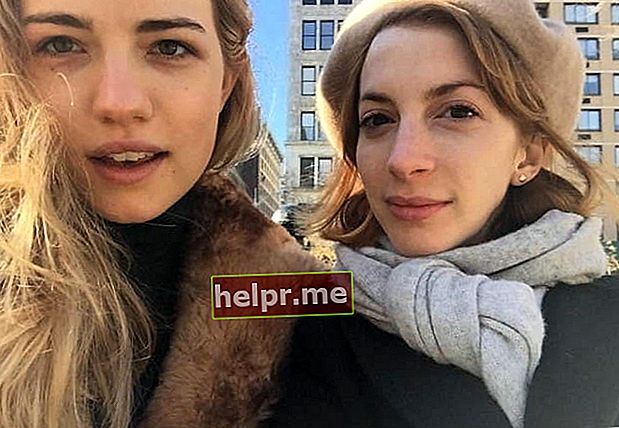 Willa Fitzgerald (stânga) și Molly Bernard într-un selfie în februarie 2018