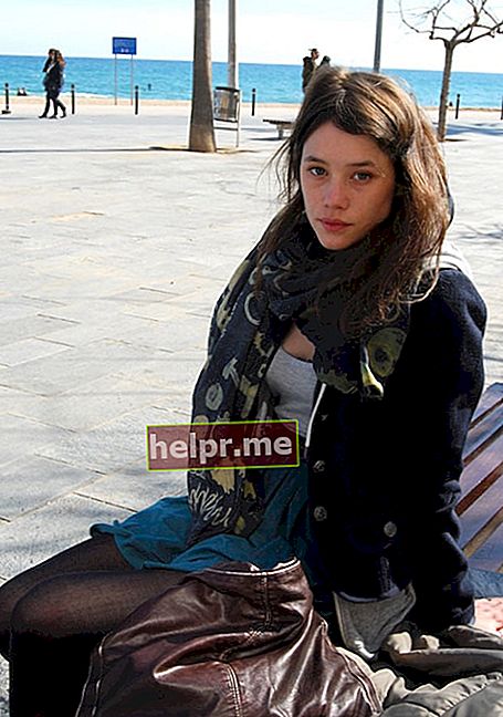 Astrid Bergés-Frisbey în timpul filmării filmului „Sexul îngerilor” la Barcelona în 2011