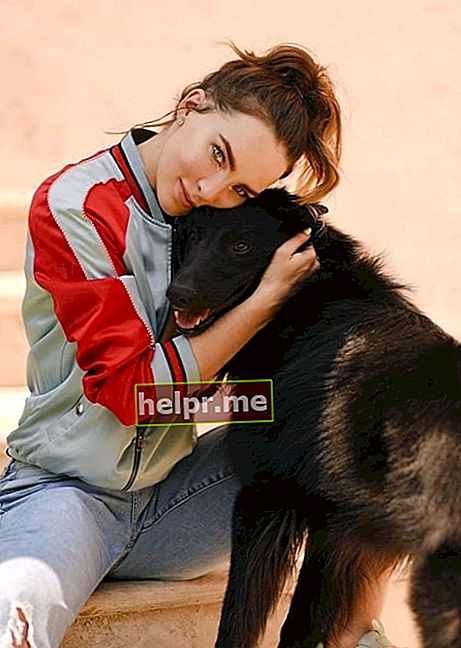 Belinda Peregrín, așa cum se vede într-o fotografie făcută cu câinele ei în mai 2019