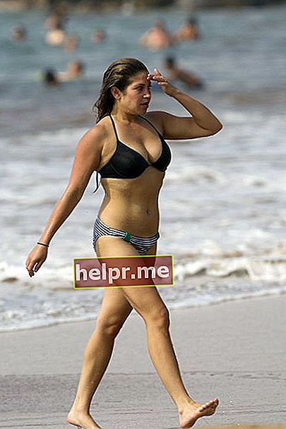 Danielle Fishel în bikini