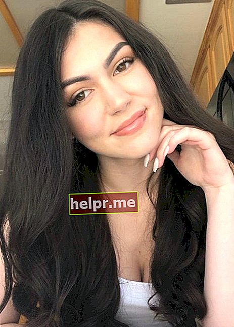 Mikaela Pascal într-un selfie pe Instagram, așa cum s-a văzut în mai 2019