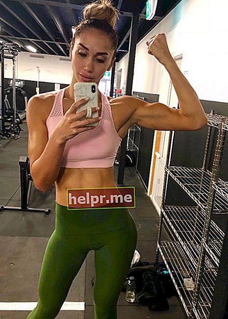 Chontel Duncan visar sin tonade kroppsbyggnad i en gym-selfie i juni 2018