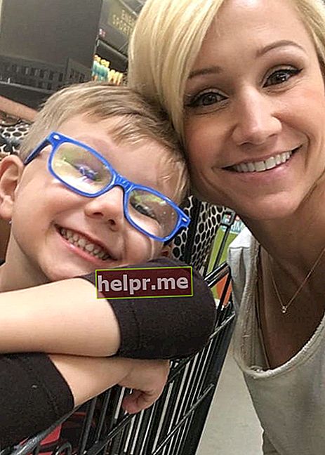 Jamie Eason într-un selfie cu fiul ei în aprilie 2018