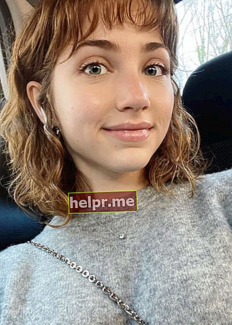 Emily Rudd viđena na selfiju snimljenom u Atlanti u državi Georgia na stražnjem sjedalu automobila u prosincu 2019.