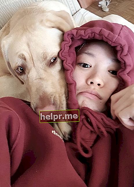 Fernanda Ly într-un selfie cu câinele ei în septembrie 2018