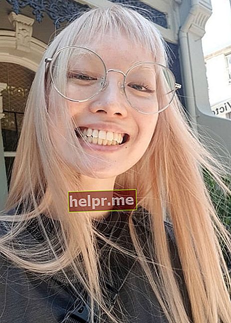 Fernanda Ly zâmbește într-un selfie în ianuarie 2019