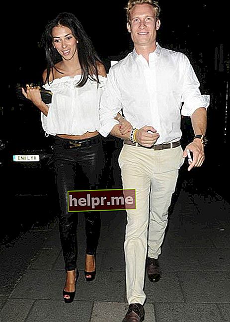 Georgia Salpa y Joe Penna dejando un restaurante en Marbella en agosto de 2012