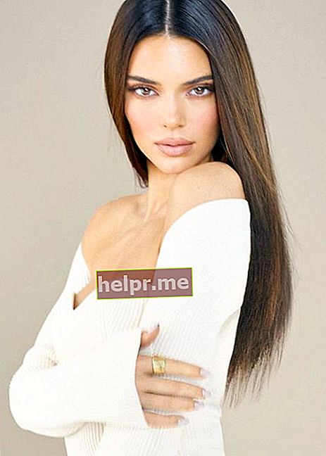 Kendall Jenner în timpul unei sesiuni foto de modelare în 2020