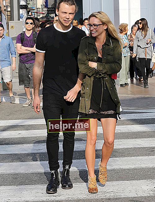 Ashton Irwin și Bryana Holly în Grove Los Angeles Shopping Trip
