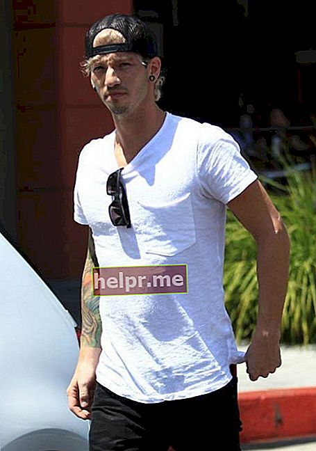 Josh Dun stiže u restoran na Beverly Hillsu u kolovozu 2016. godine