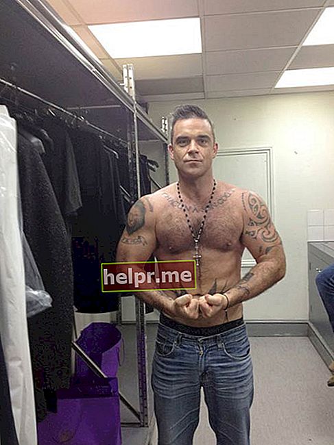 Corpul fără cămașă al lui Robbie Williams