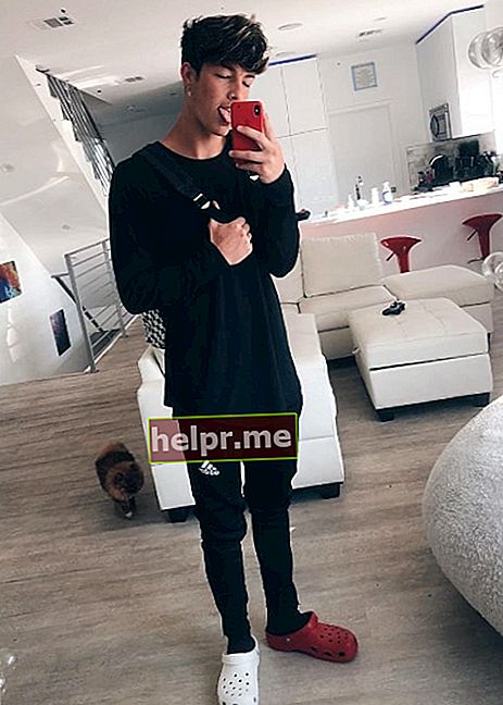 Tayler Holder in een spiegel-selfie in juli 2018