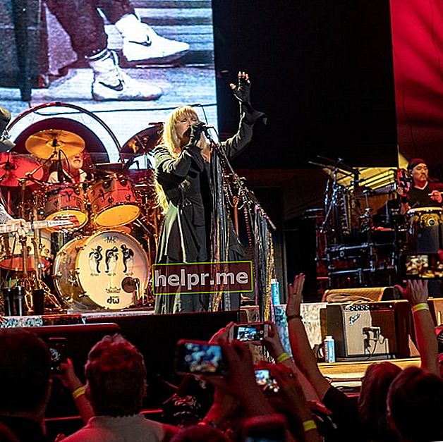 Christine McVie kao što se vidi na slici snimljenoj tokom nastupa uživo u BOK Centru Tulsa u sredu, 3. oktobra 2018.